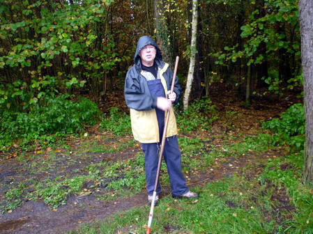 Arbeitsdienst 2010 Wassergraben wird gereinigt.