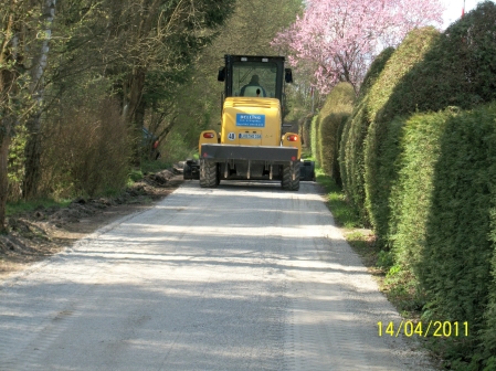 images/Fotos/garten/Arbeitsdienst2011/Weg/Baumaschiene3.jpg