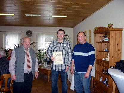 Herr Klaus Abendroth wurde fr 25 Jahre Mitgliedschaft im Geflgelzuchtverein geehrt.