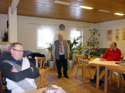 Helmut bedankt sich bei den Mitglieder des Vereins.