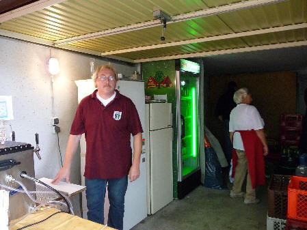 Erwin Pillhofer, der fr kalte Getrnke sorgt.