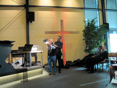 Unser Ehrenmitglied Georg Loos mit Pastor Bachmann.